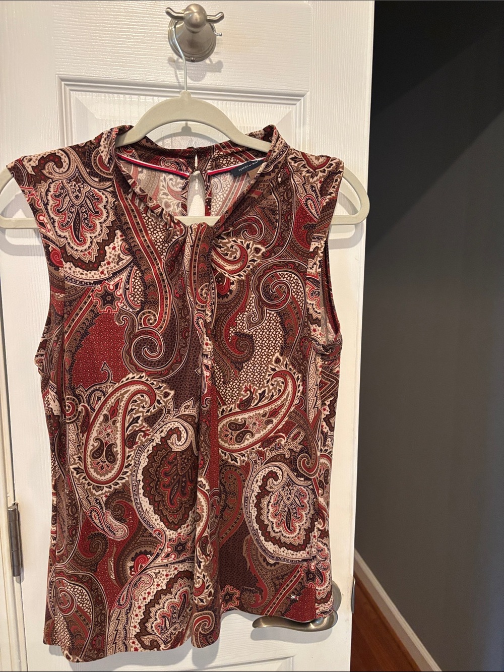 Tommy Hilfiger Sleeveless Paisley Tie-Neck Blouse - Brown & Red